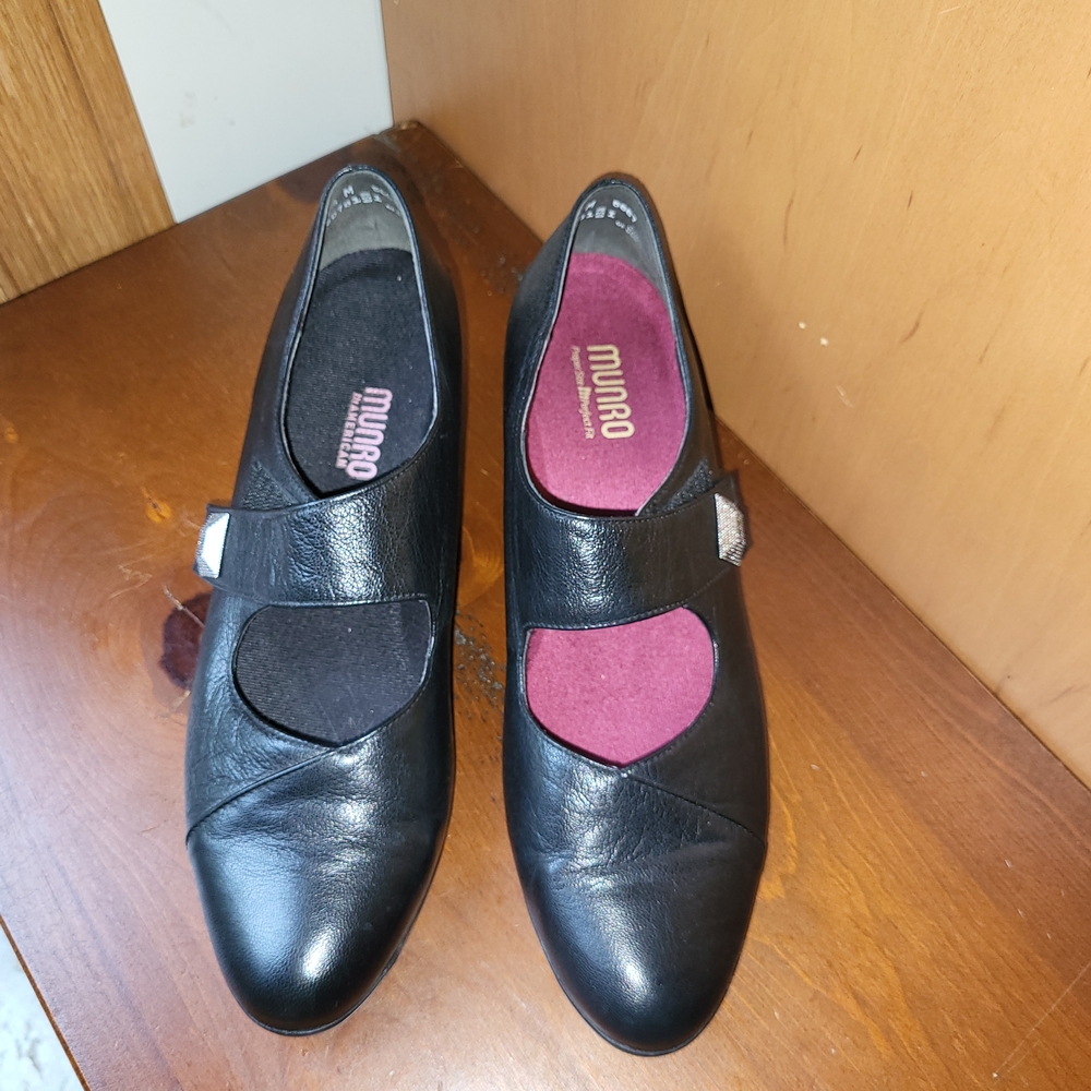 Munro Black Mary Jane with Smooth Leather Finish - Size 11.5